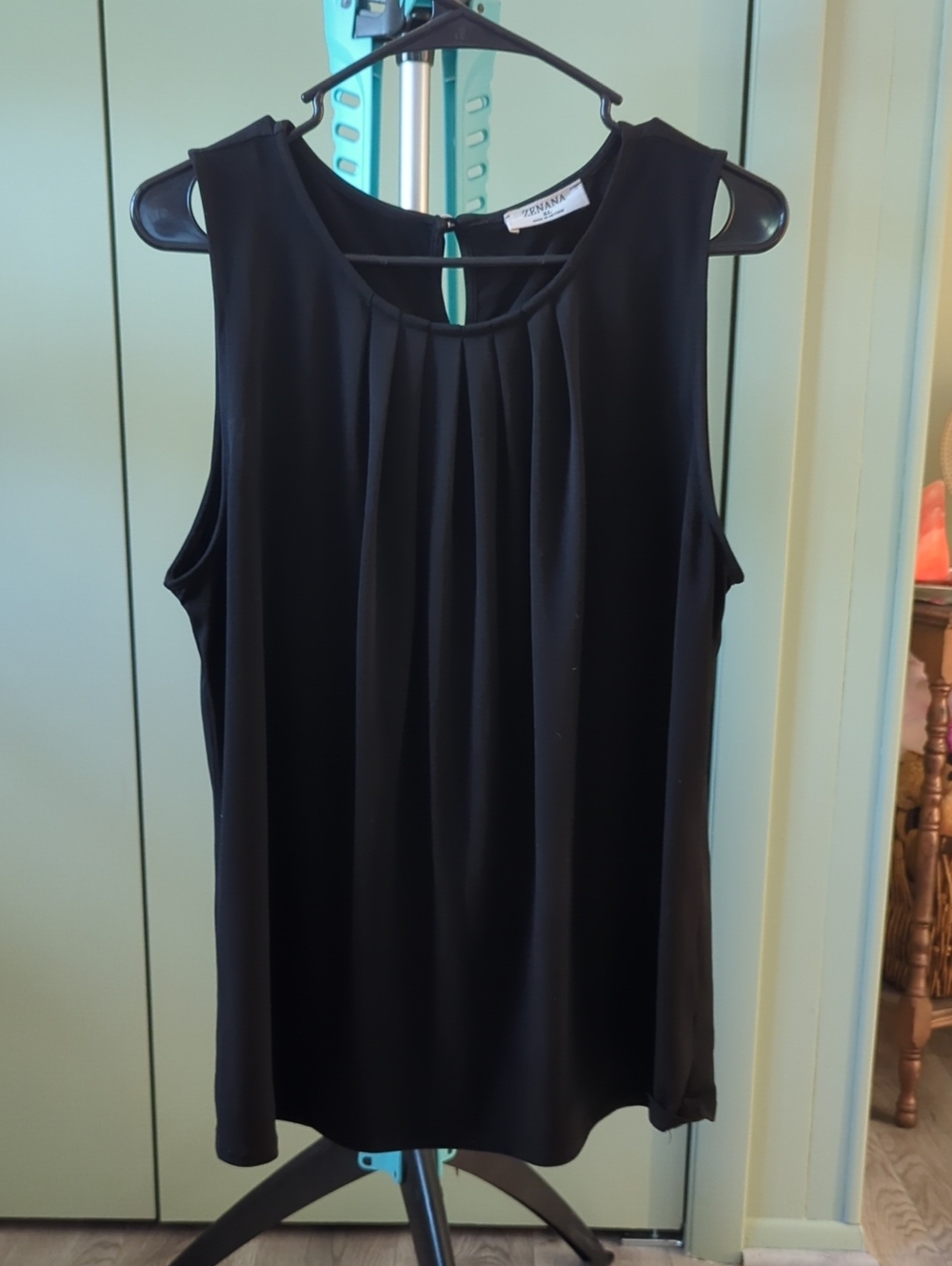Zenana Outfitters Black Sleeveless Pleated Front Shell Top